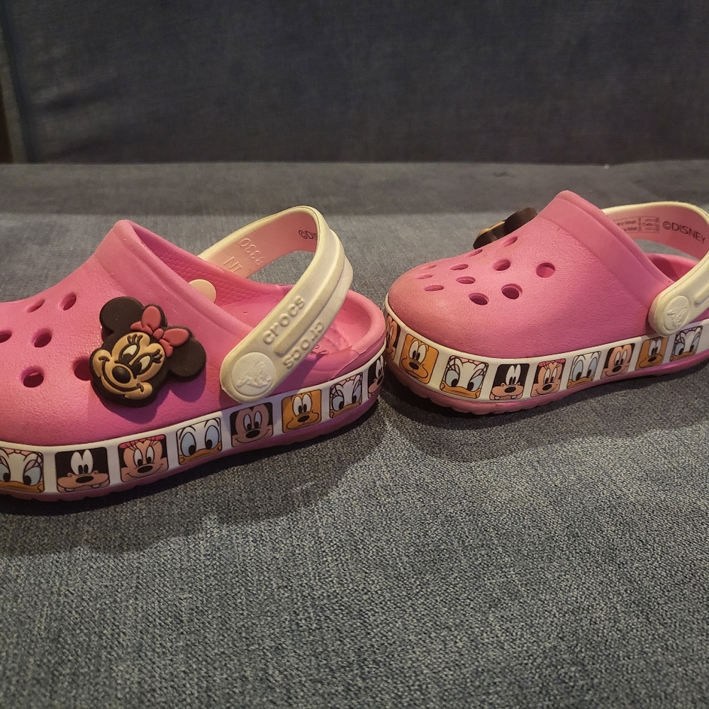 Crocs girls toddler size 5 Minnie Mouse